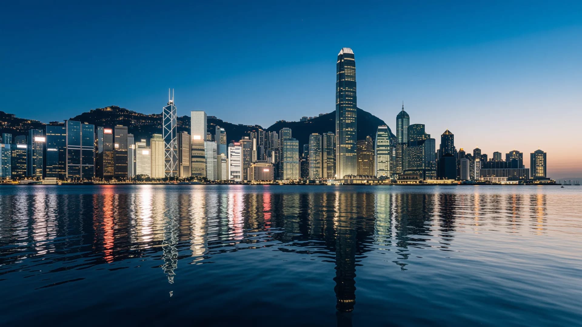 香港維多利亞港夜景,繁華的中環金融區天際線